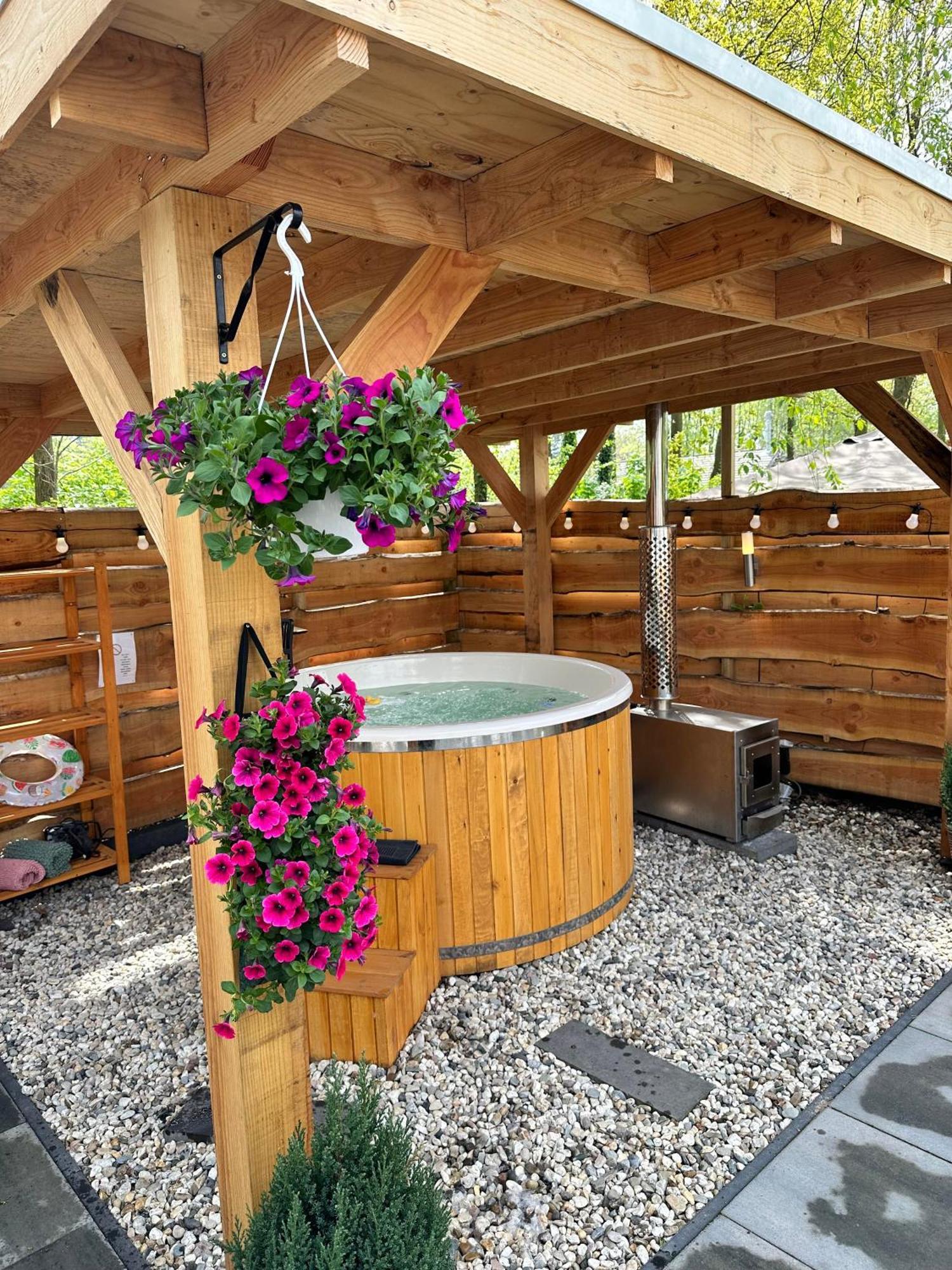 Chalet Harmony Prive Wellness Putten Quarto foto